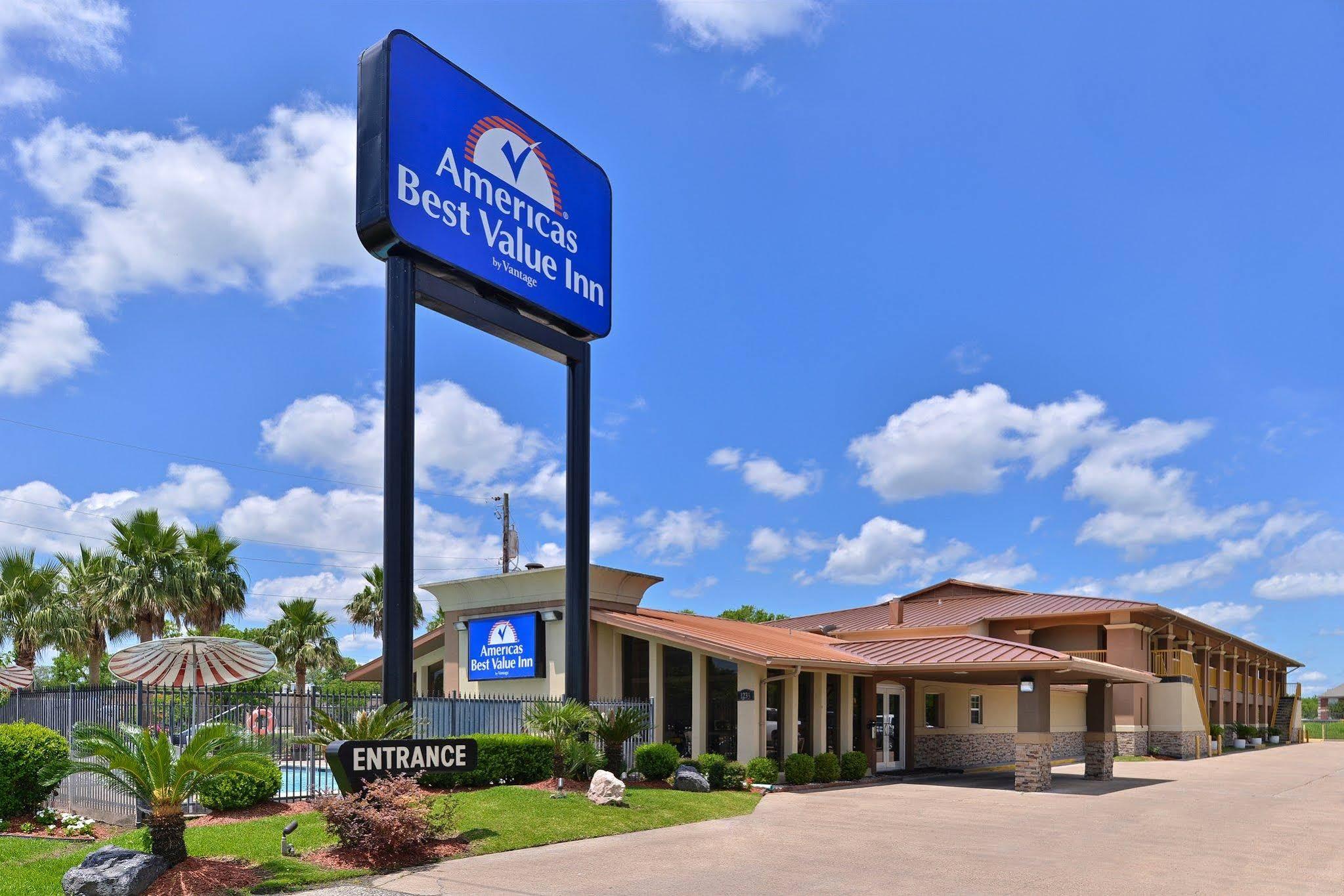 Americas Best Value Inn Angleton Exterior photo