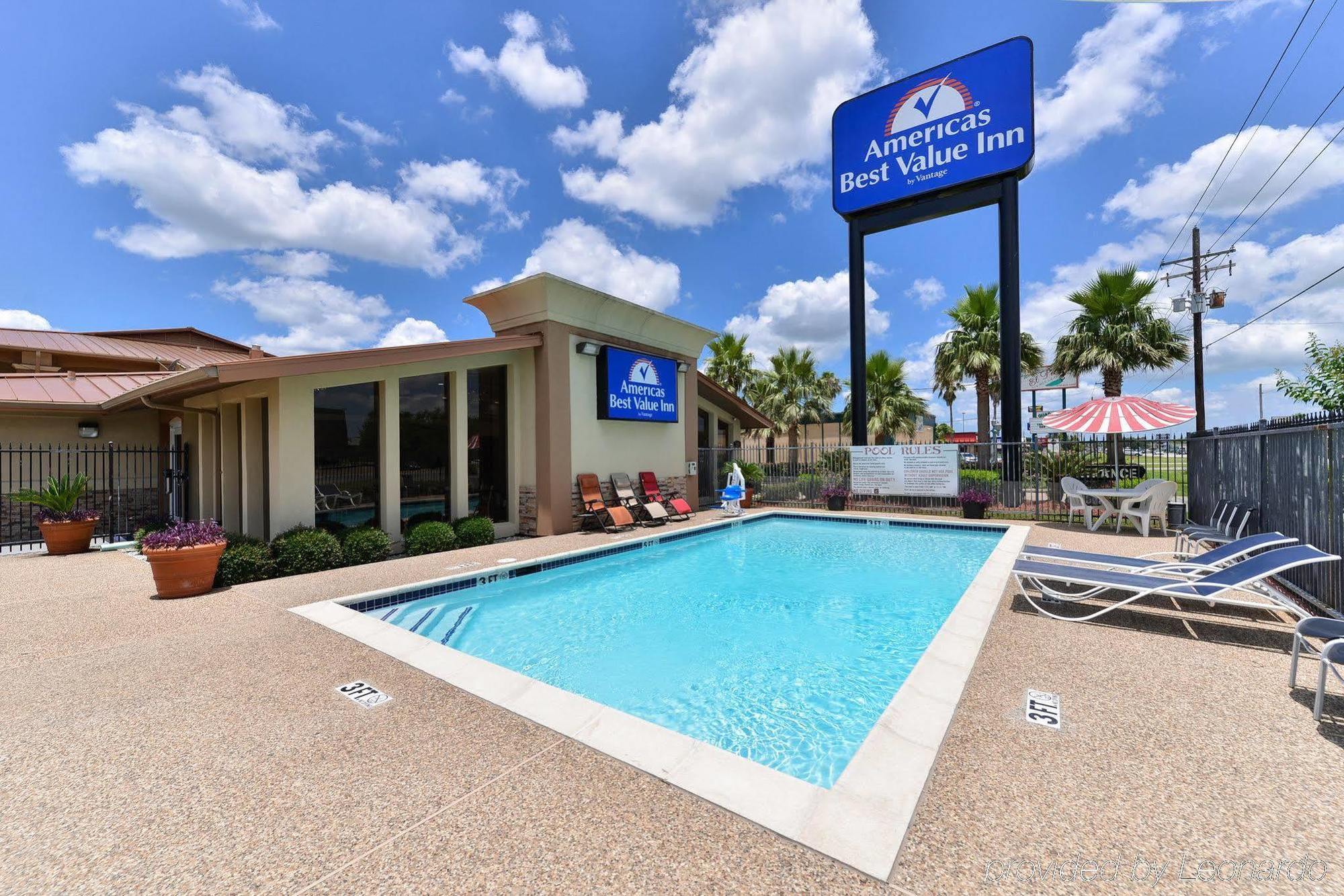Americas Best Value Inn Angleton Exterior photo